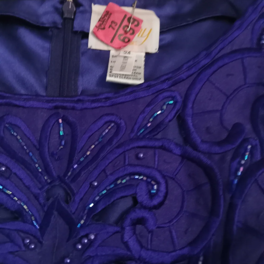 Beaded purple silk gown - Picture 3 of 3